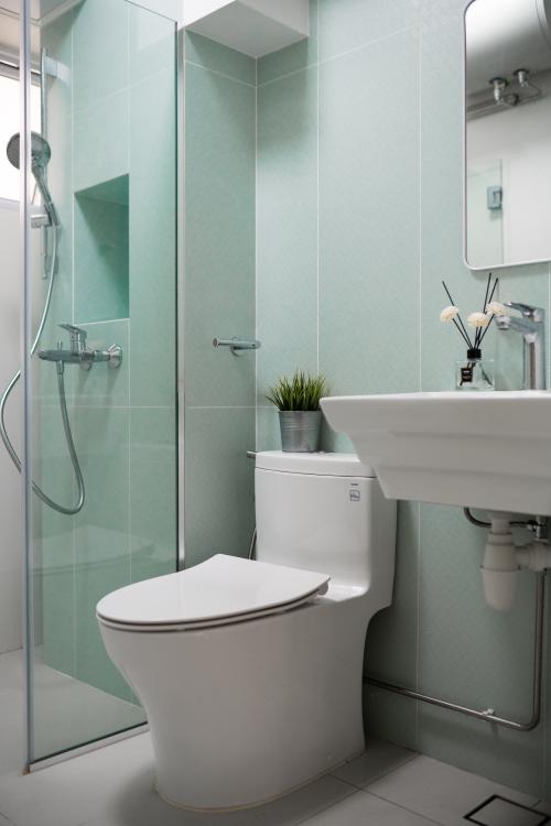 Minimalist Bathroom at Clementi Road