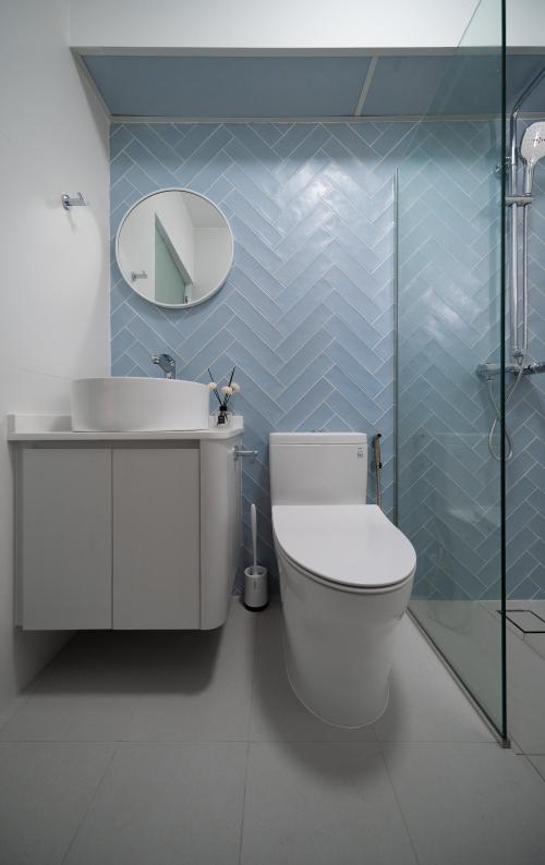Minimalist Bathroom at Clementi Road