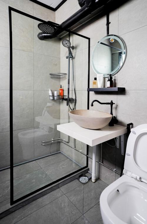 Industrial Bathroom at CLEMENTI