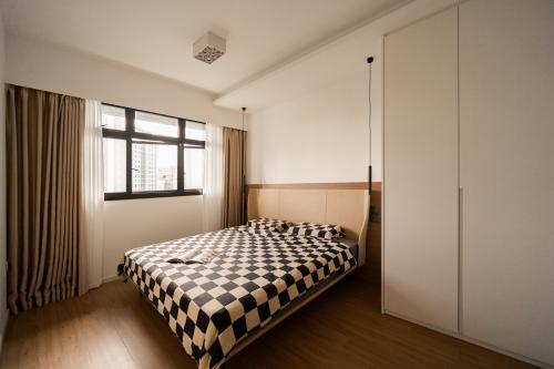 Contemporary Bedroom at Alkaff Oasis