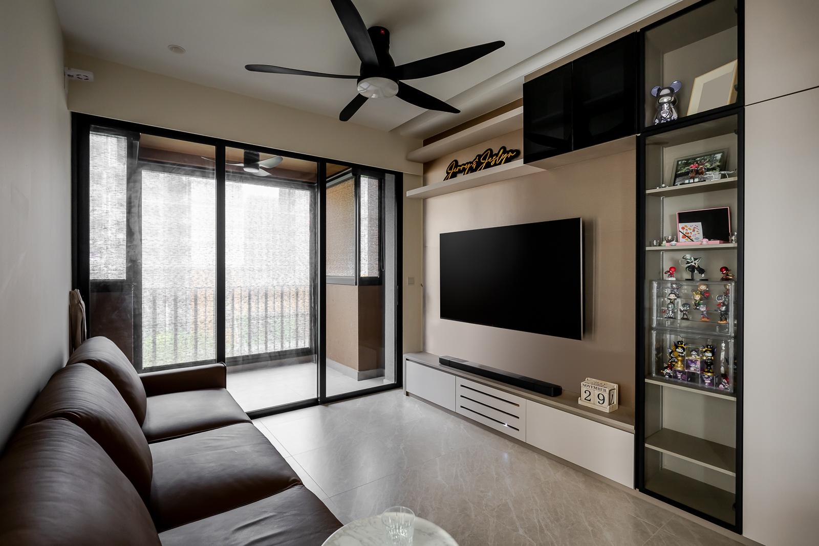 Modern Living Room with Homogeneous Tiles and Marble Floor