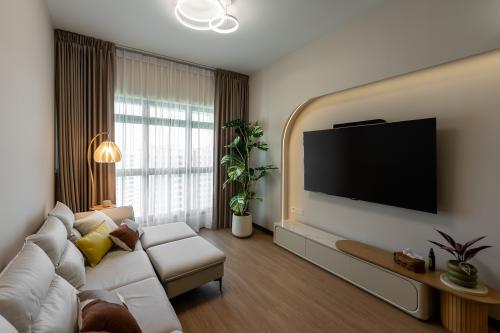 Modern Living Room at 953C Tampines st 96