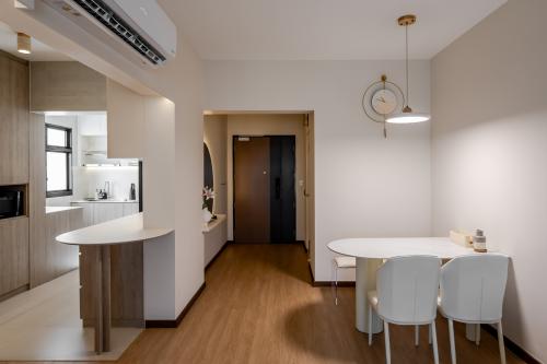 Modern Dining Room at 953C Tampines st 96