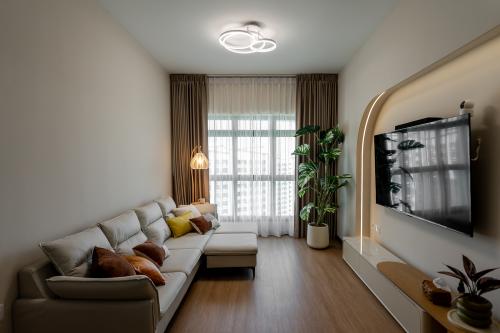 Modern Living Room at 953C Tampines st 96