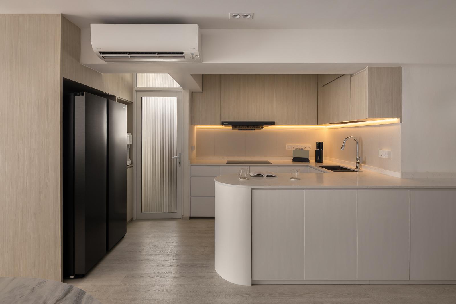 Scandinavian Kitchen with Vinyl Flooring and Open Kitchen