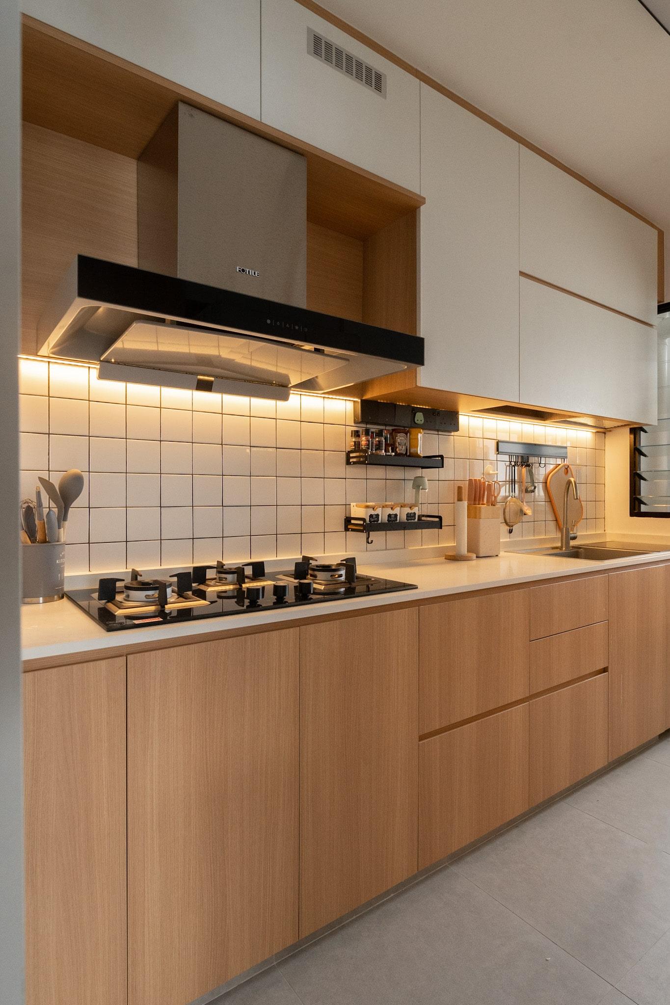 Modern Kitchen with Countertop and Open Kitchen