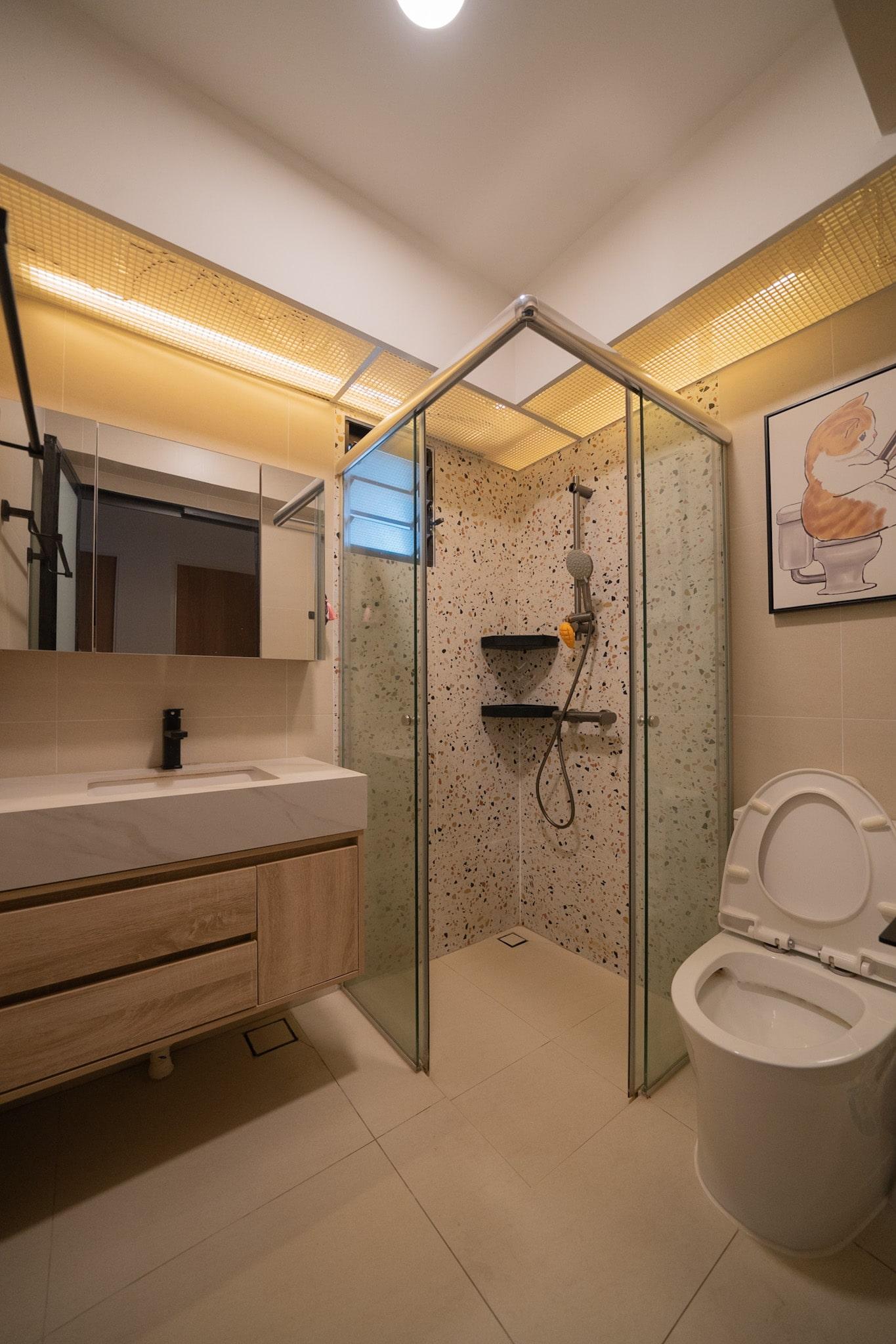 Modern Bathroom with Countertop and Shower Screen