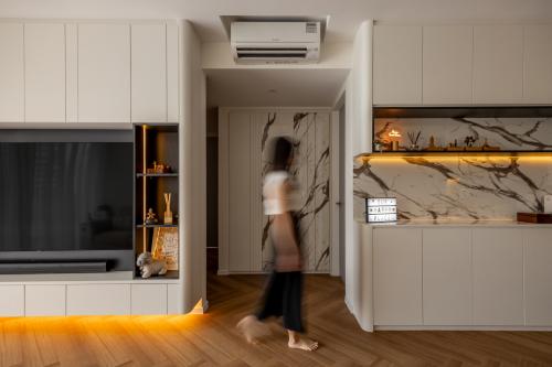 Country Foyer at Parc Mondrian Condominium