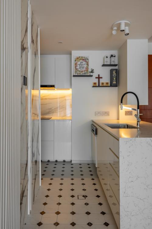 Country Kitchen at Parc Mondrian Condominium