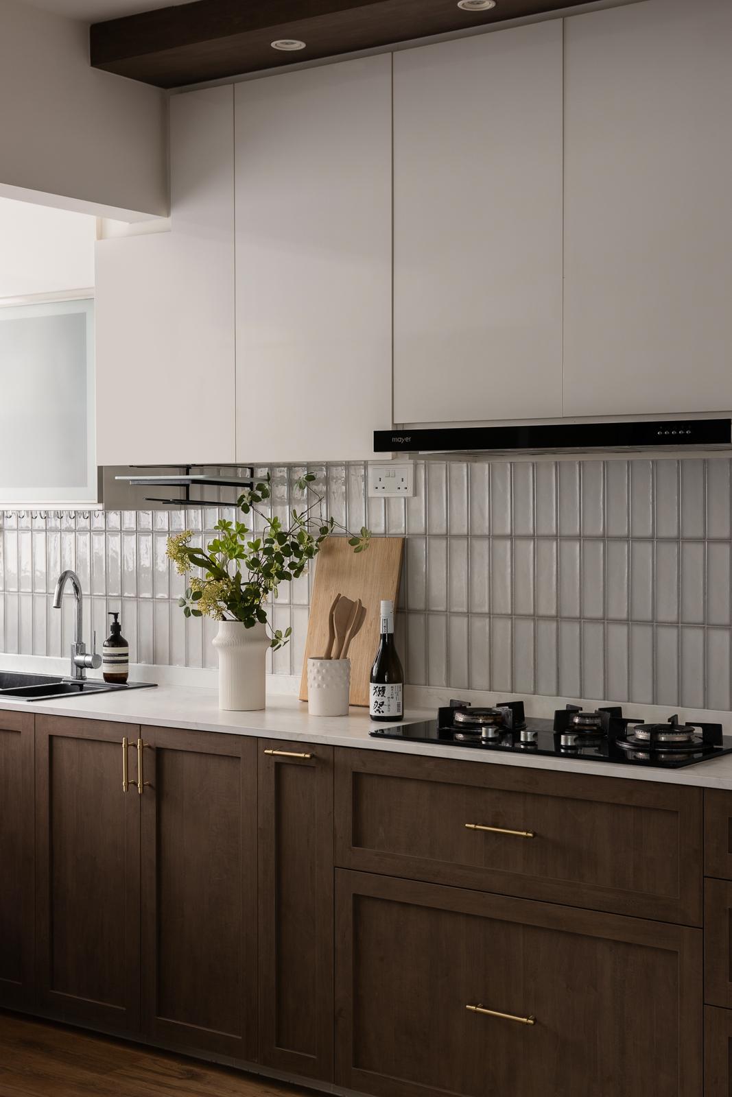 Contemporary Kitchen with Countertop and Wood Flooring