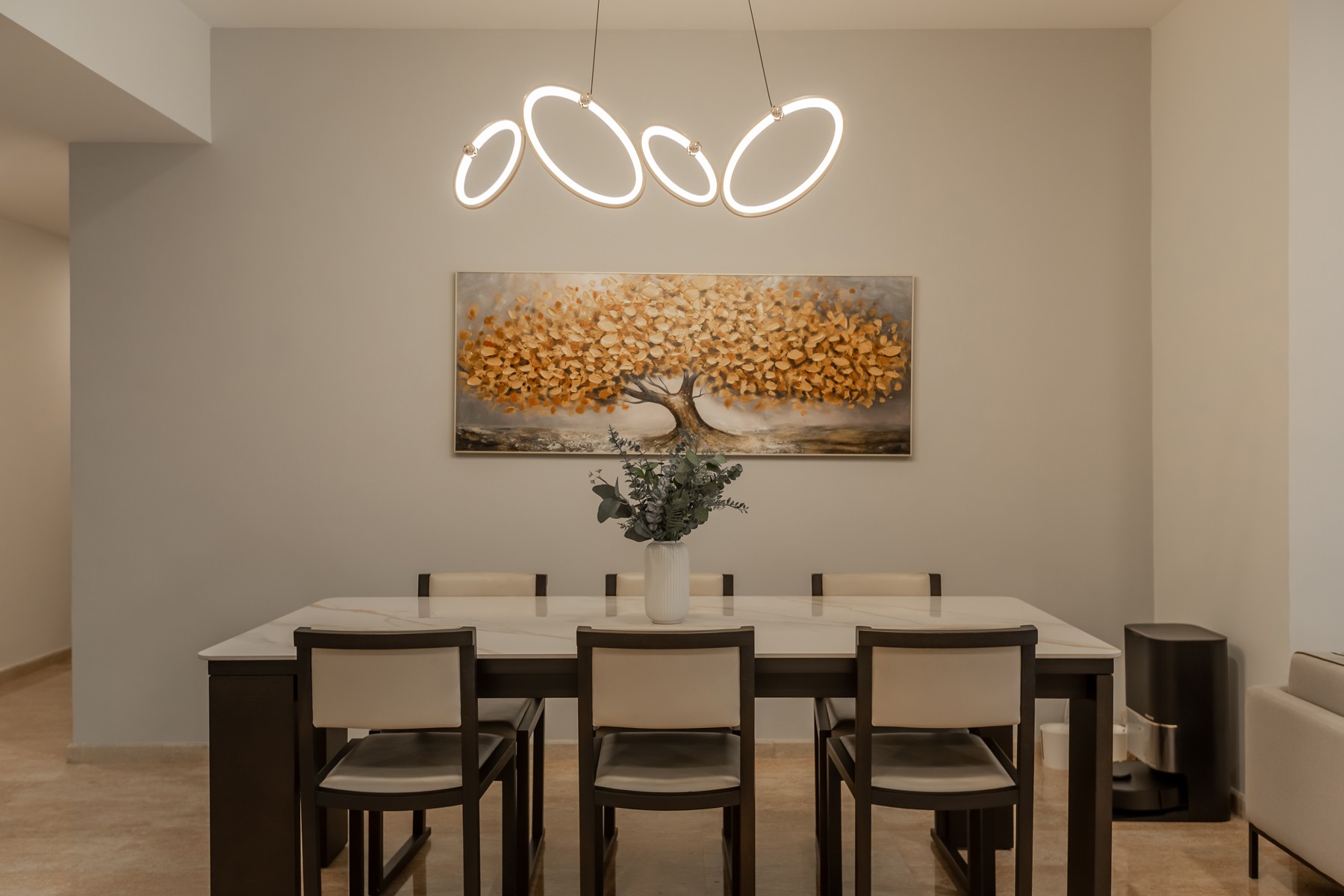 Modern Dining Room with Dining Table and Dining Chairs