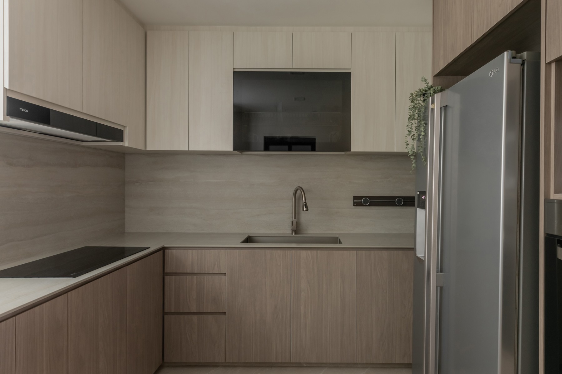 Modern Kitchen with Countertop and Kitchen Backsplash
