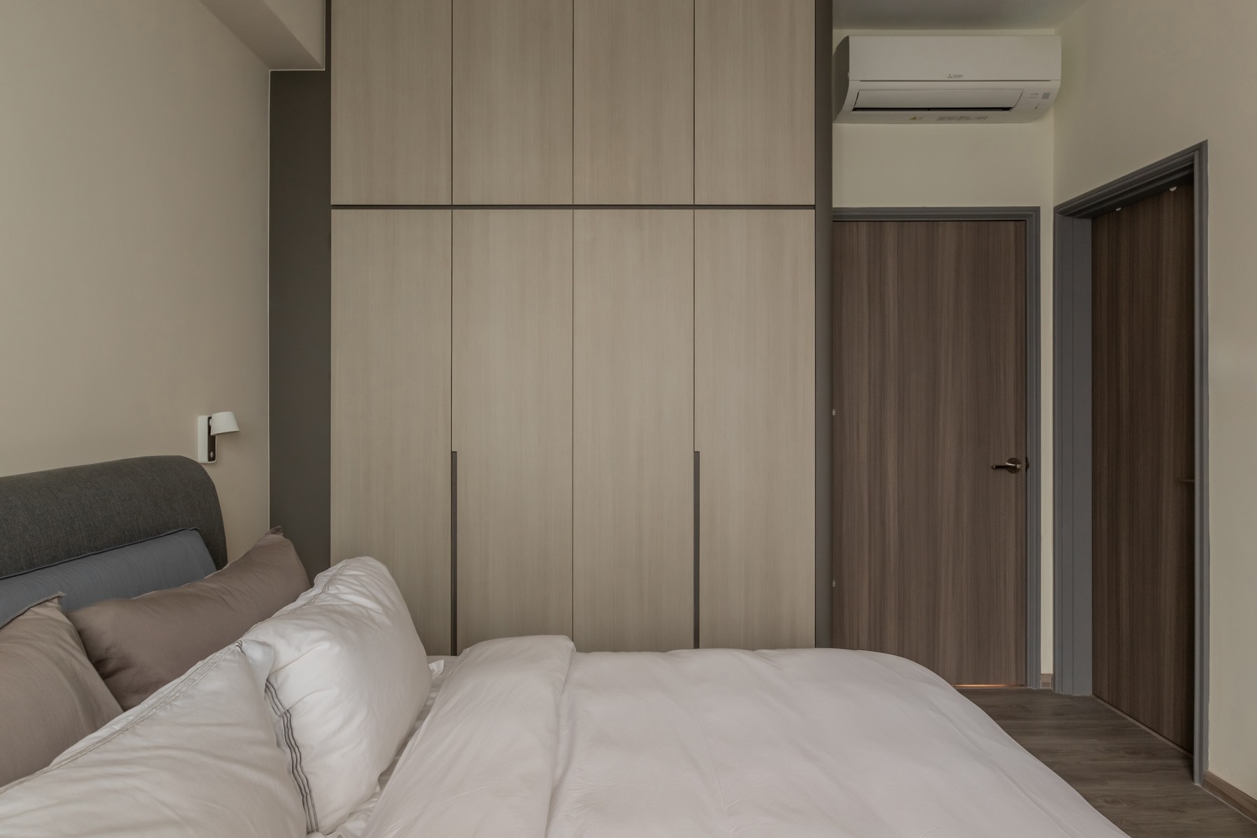 Modern Bedroom with Vinyl Flooring and Wardrobe
