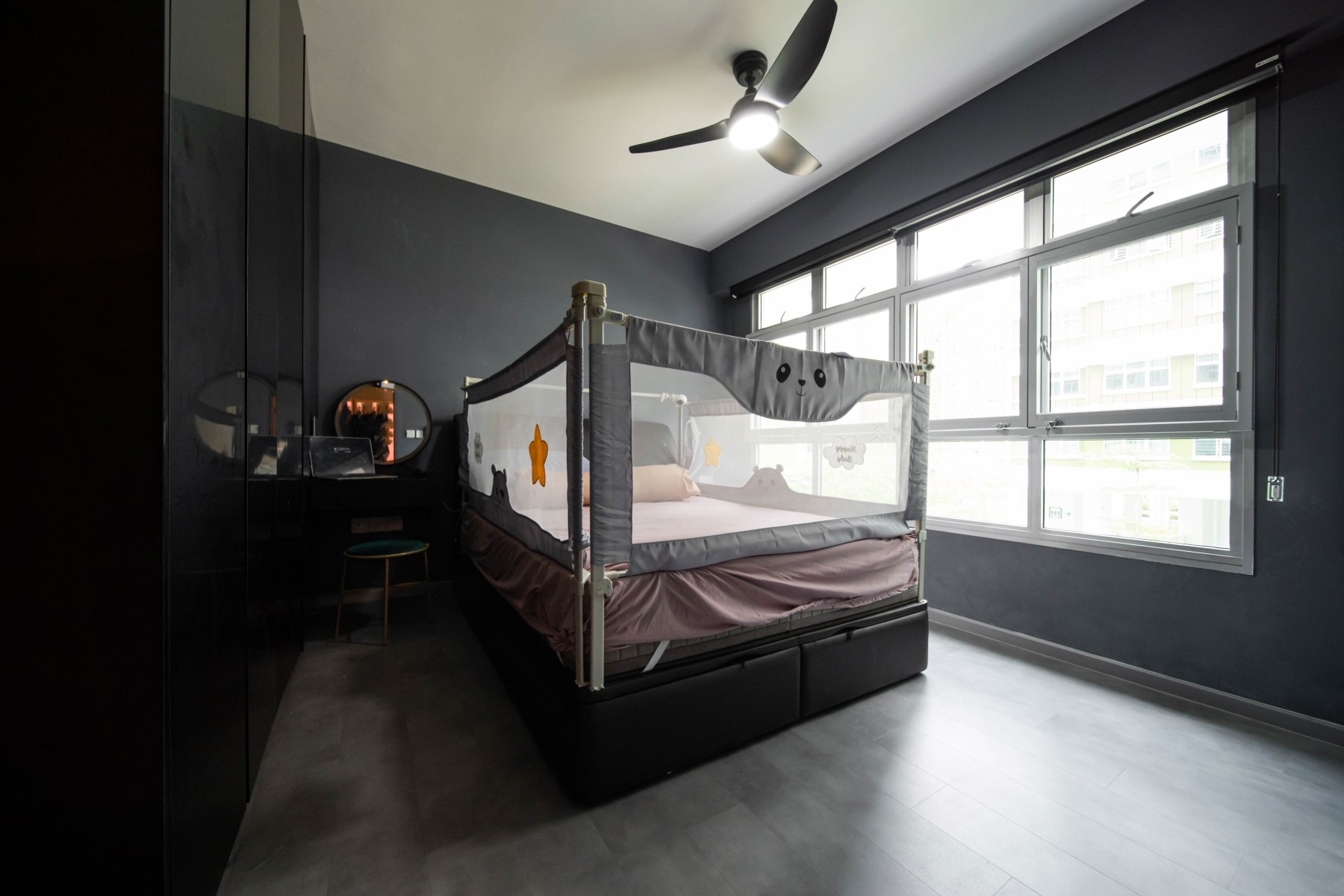 Modern Bedroom with Vinyl Flooring and Wardrobe