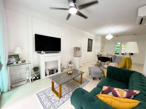 Asian Living Room at Modern Peranakan