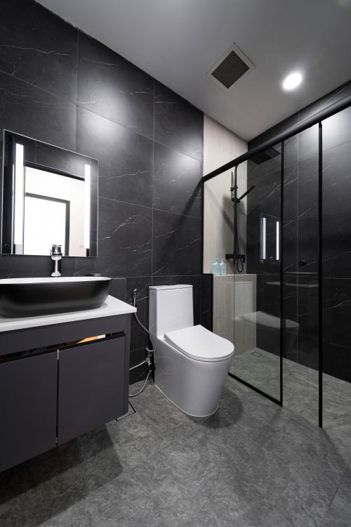 Industrial Bathroom at Rustic Industrial