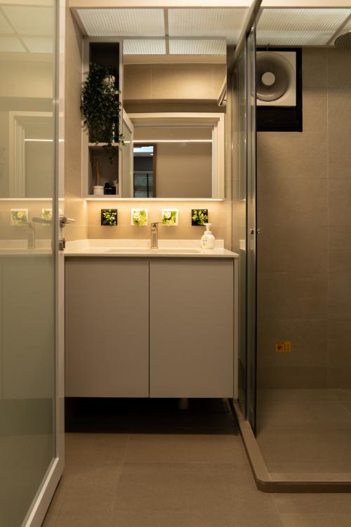 Modern Bathroom at Plantation Acres