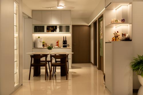 Modern Dining Room at Plantation Acres