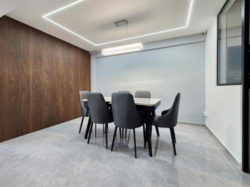 Contemporary Dining Room at Blk 511 Bukit Batok