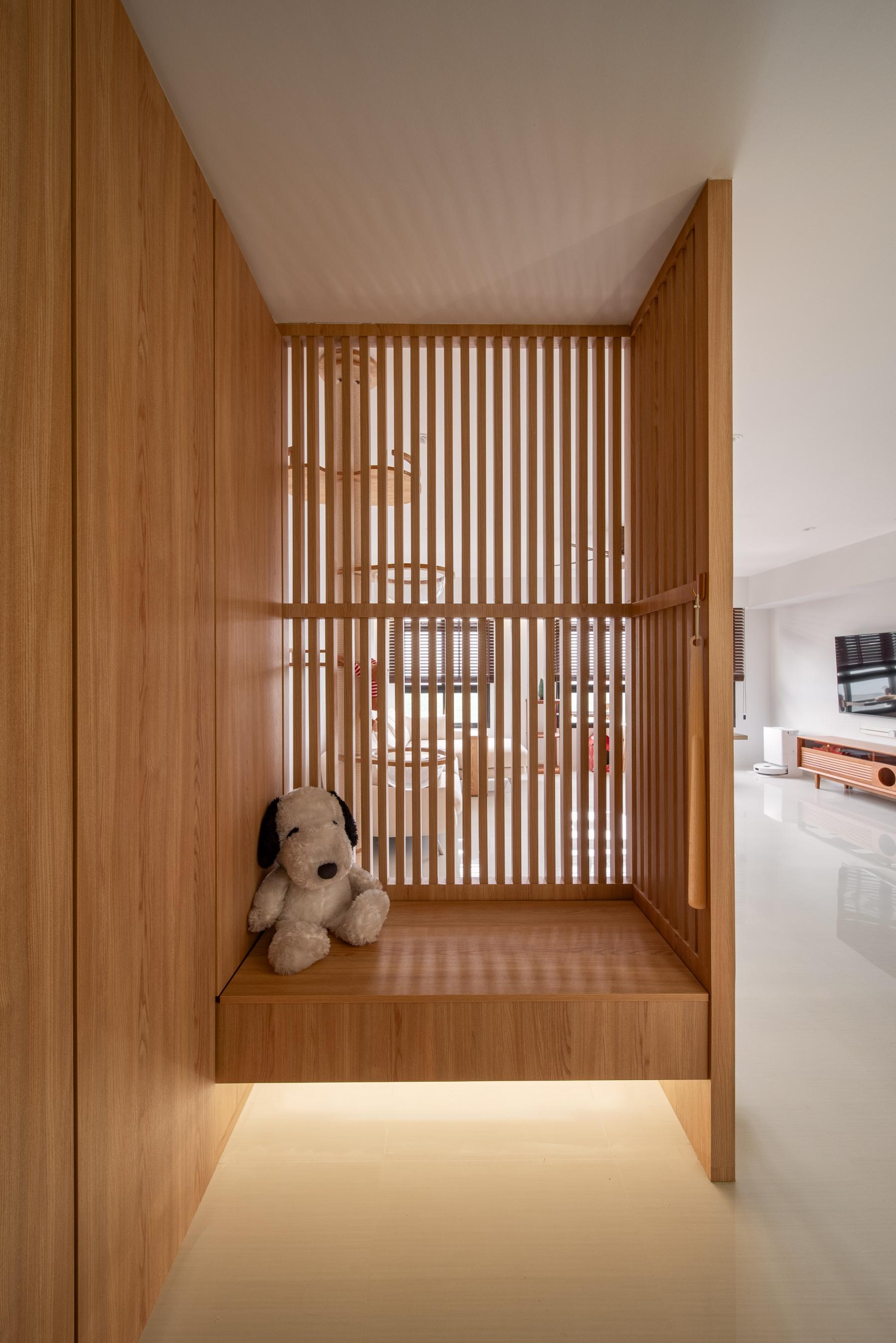 Minimalist Foyer with Settee and Feature Wall