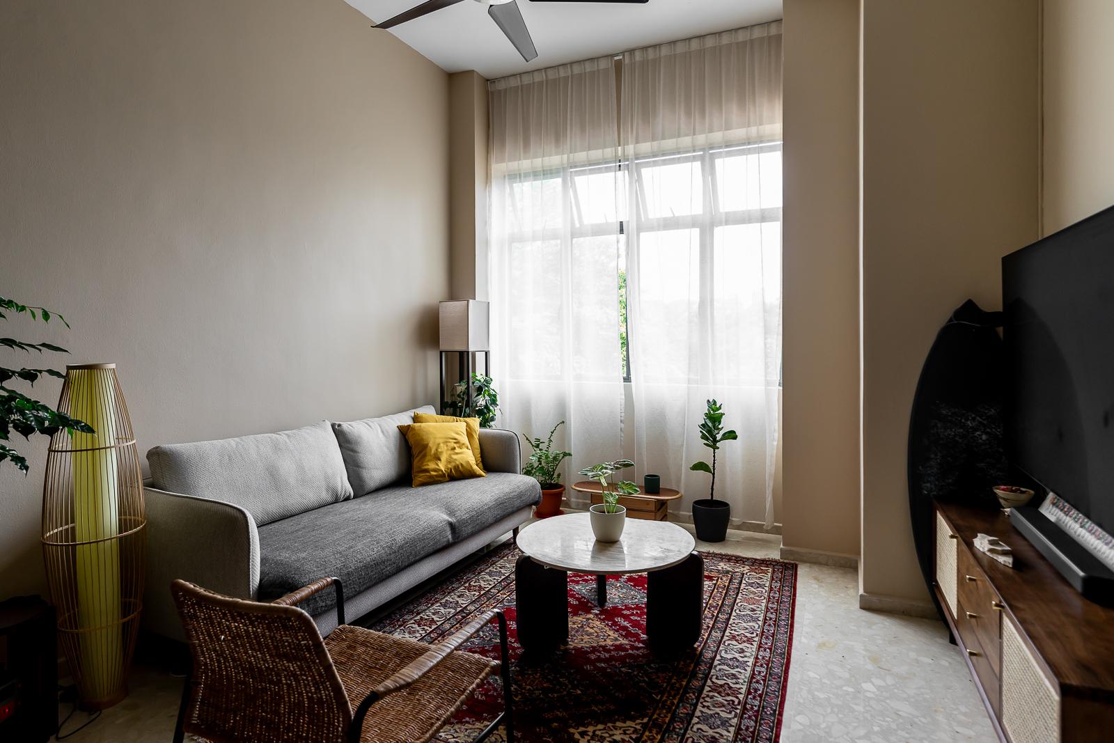 Vintage Living Room with TV Console and Carpet