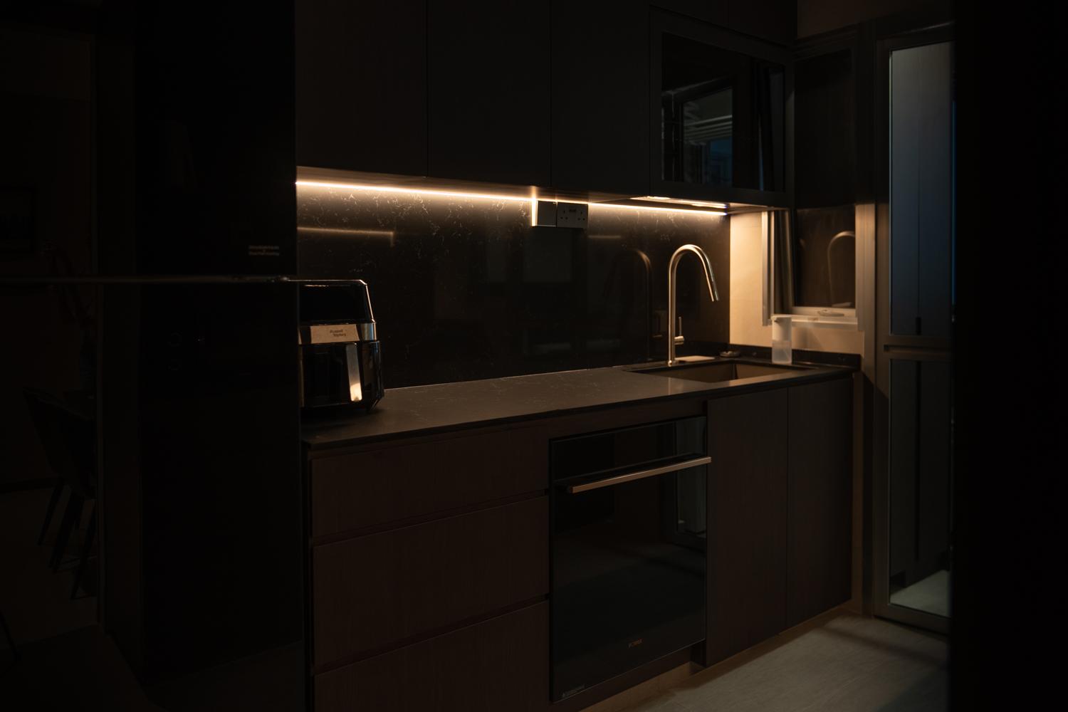 Modern Kitchen with Wood Flooring and Open Kitchen