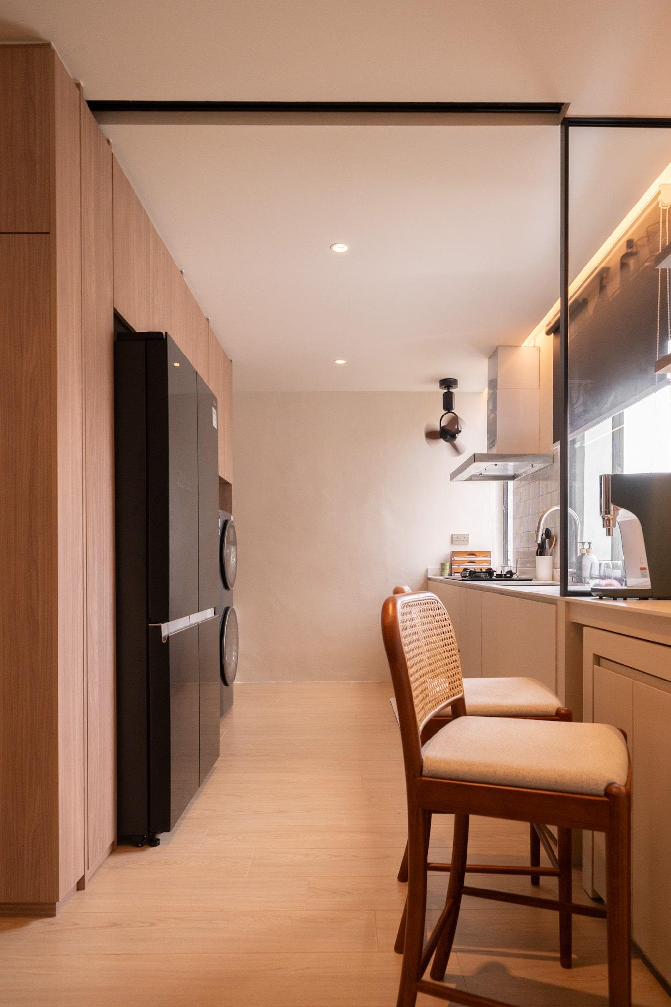 Contemporary Kitchen with Countertop and Wood Flooring