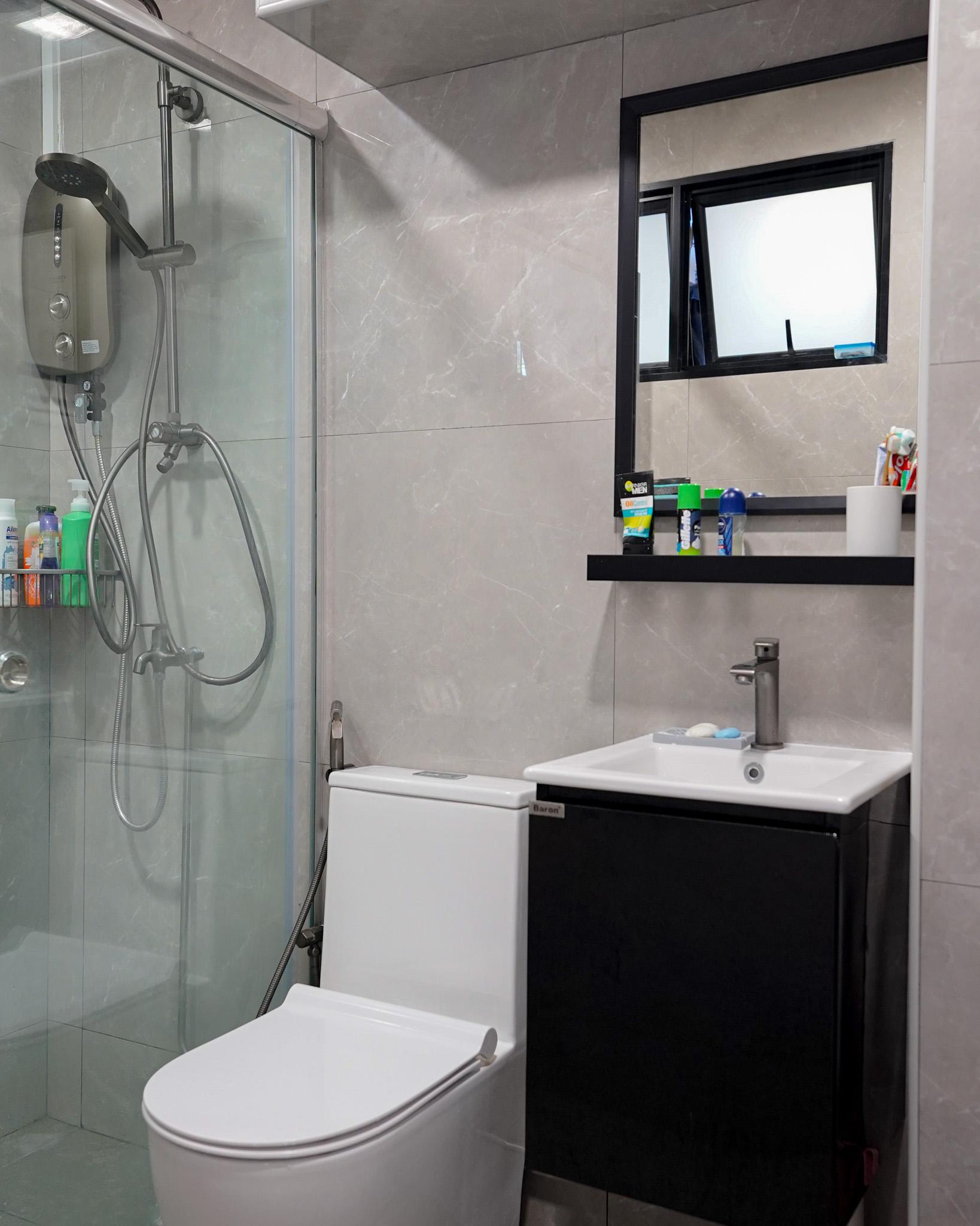 Scandinavian Bathroom with Homogeneous Tiles and Mirror