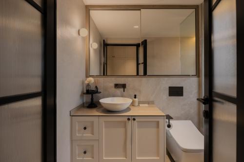 Modern Bathroom at Ecopolitan