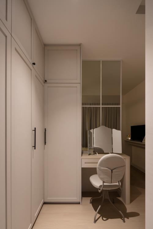 Modern Bedroom at Ecopolitan