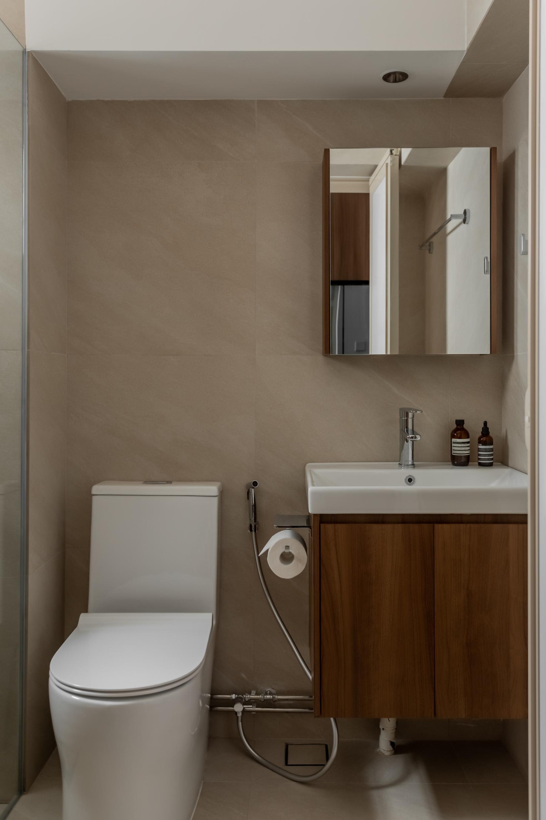 Minimalist Bathroom with Mirror and Bathroom Storage