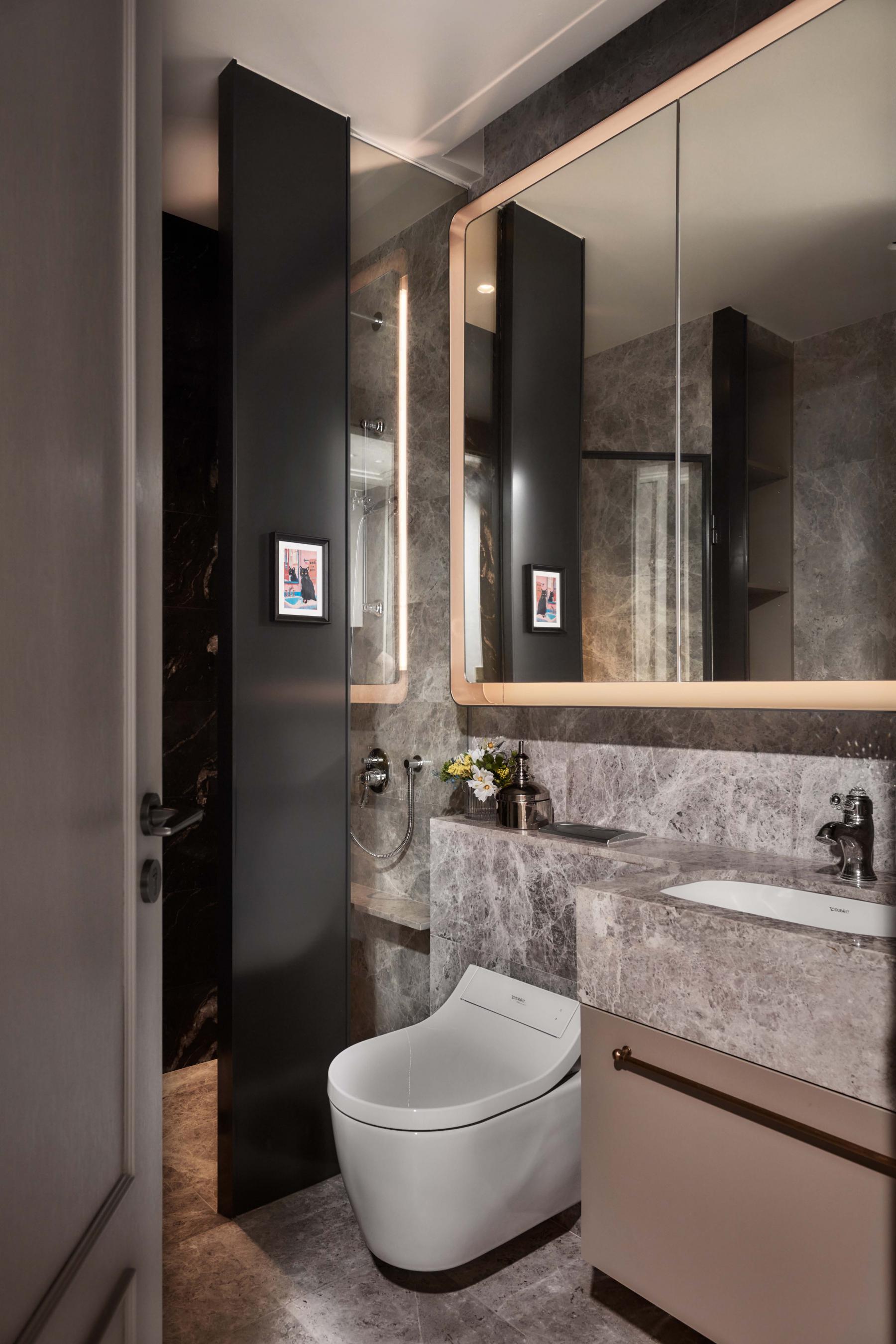Modern Bathroom with Countertop and Homogeneous Tiles