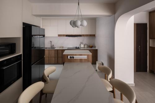 Minimalist Kitchen at Boon Lay Drive