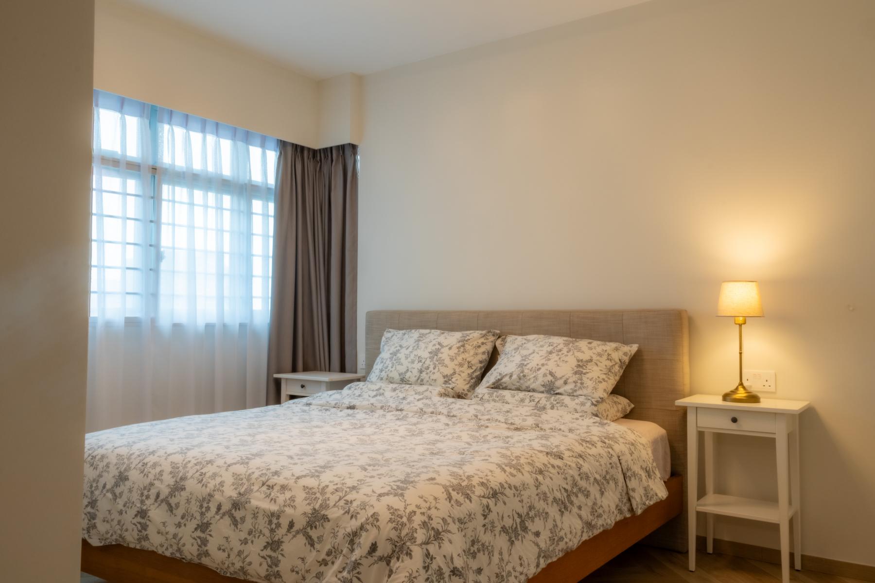 Minimalist Bedroom with Vinyl Flooring and Curtain