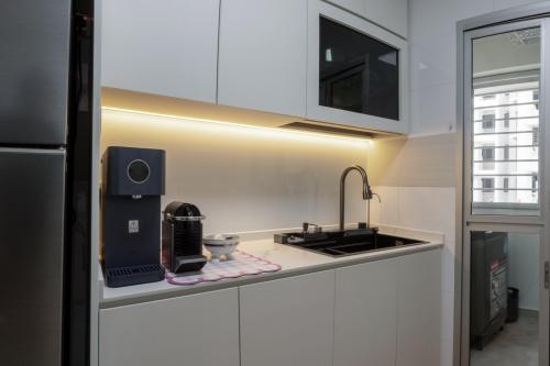 Minimalist Kitchen at 812B Choa Chu Kang Ave 7