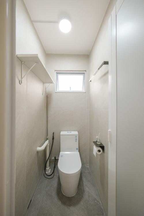 Scandinavian Bathroom at 128 Bukit Merah View