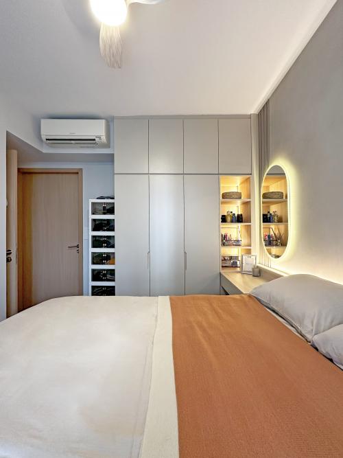 Modern Bedroom at Sembawang Crest