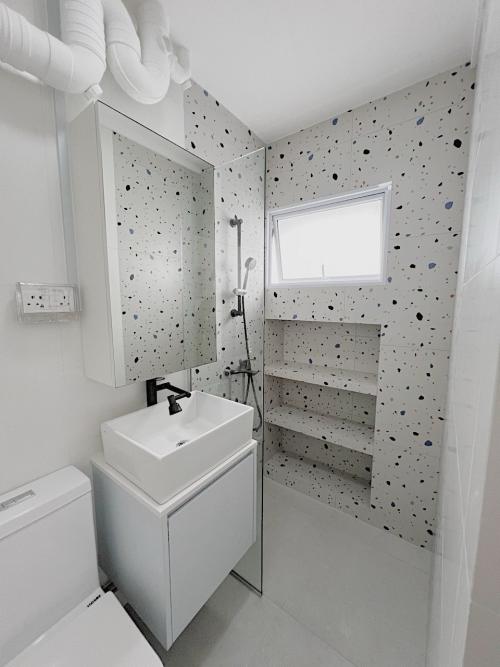 Minimalist Bathroom at 663 Jalan Damai