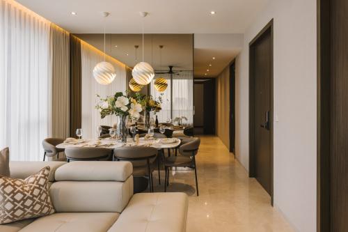 Modern Dining Room at Parc Clematis