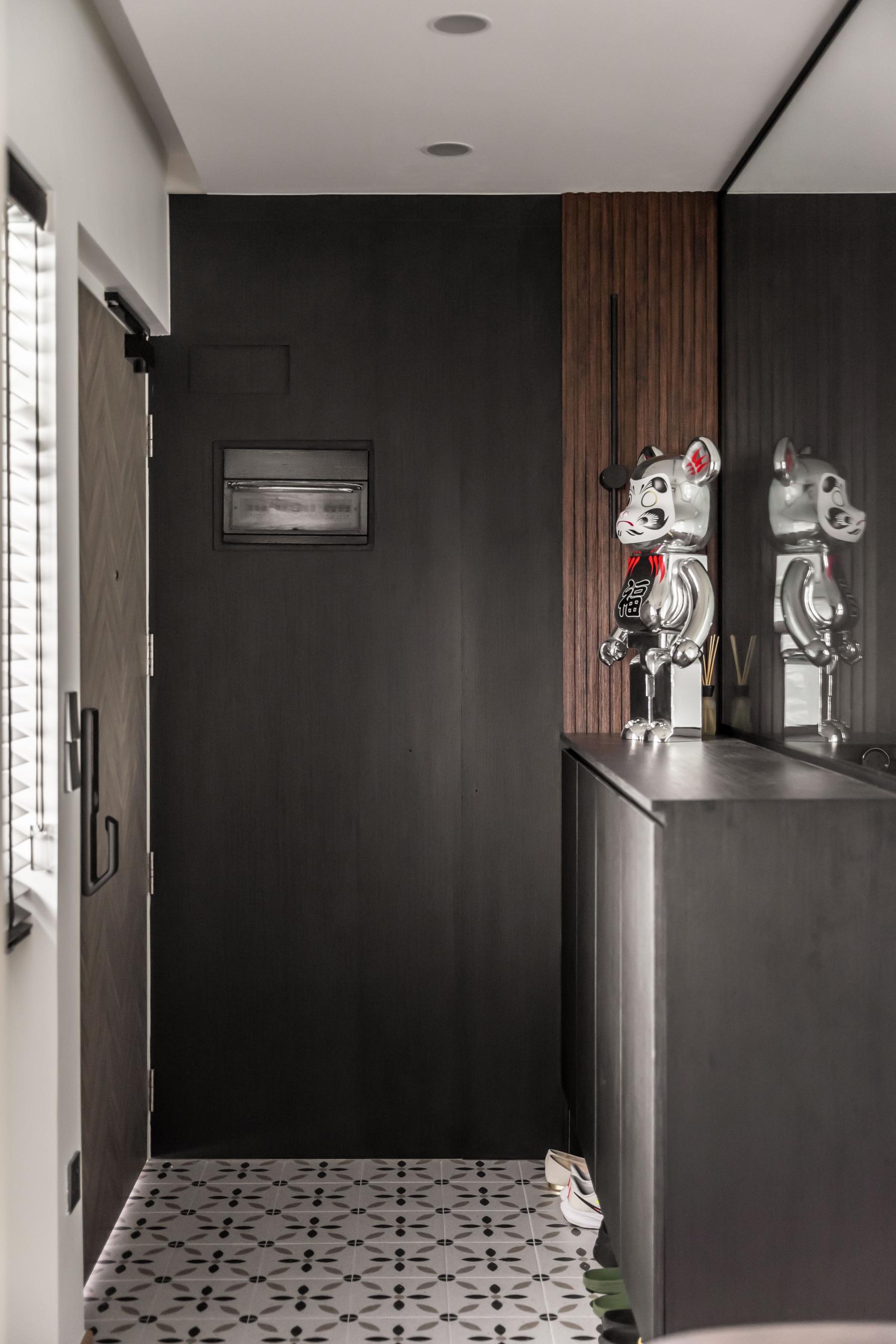 Contemporary Entryway with Shoe Rack and Small Storage