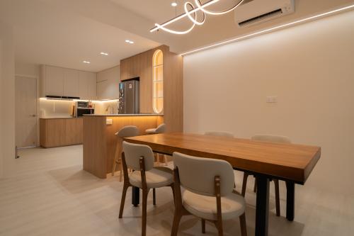 Modern Dining Room at Villa Verde