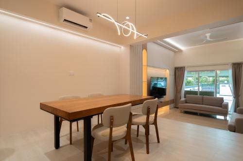 Modern Dining Room at Villa Verde