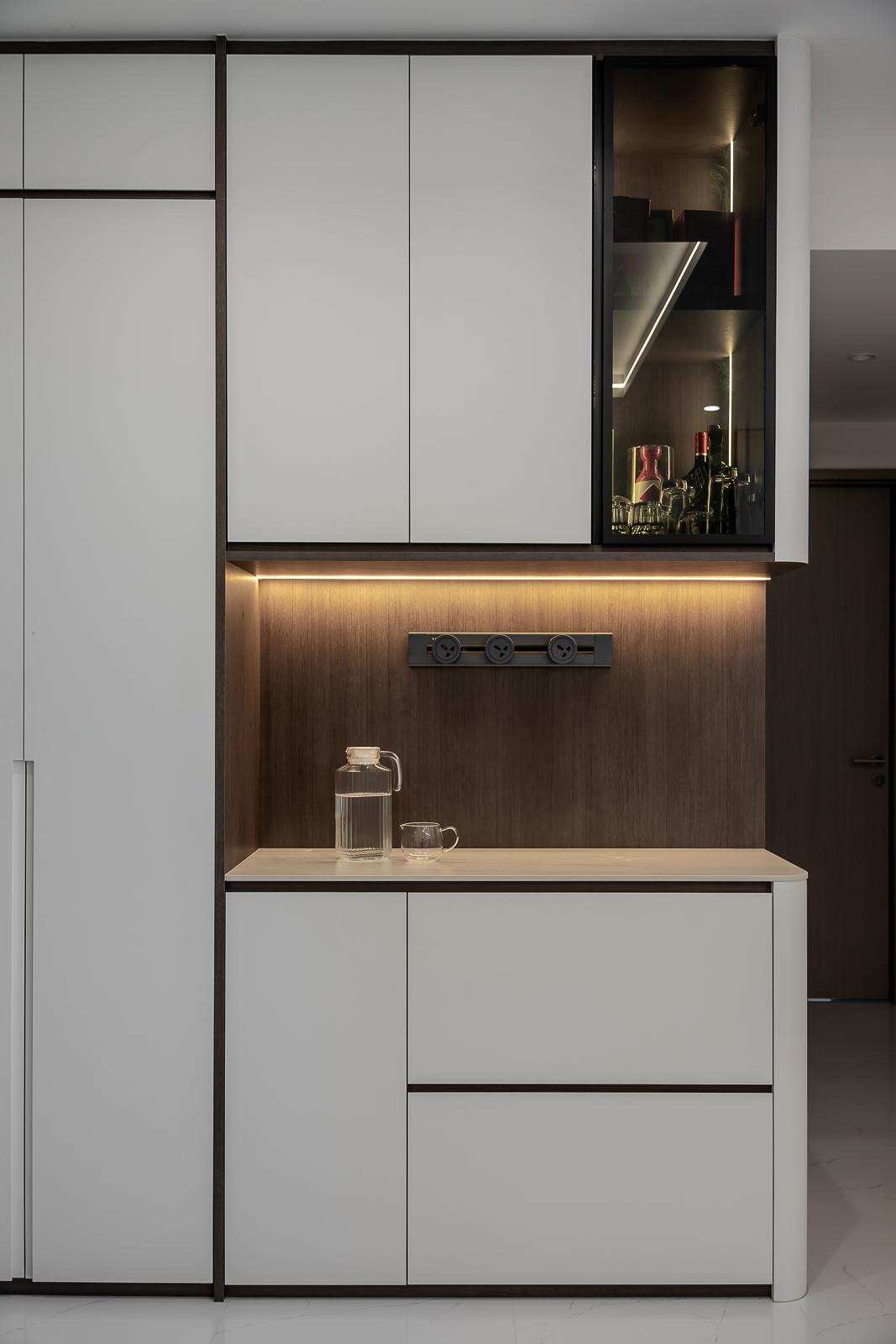 Modern Kitchen with Countertop and Homogeneous Tiles