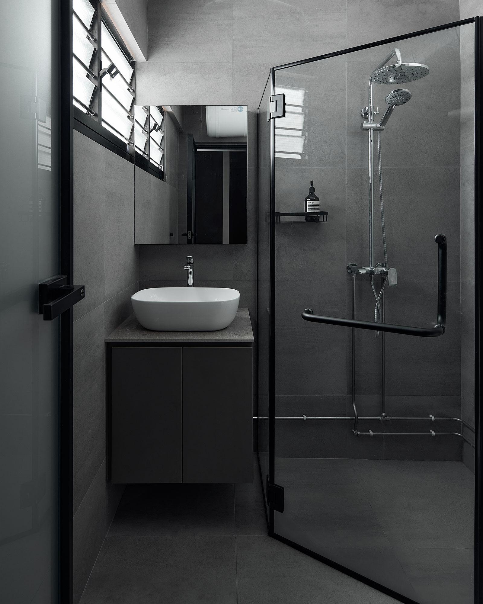 Contemporary Bathroom with Countertop and Shower Screen