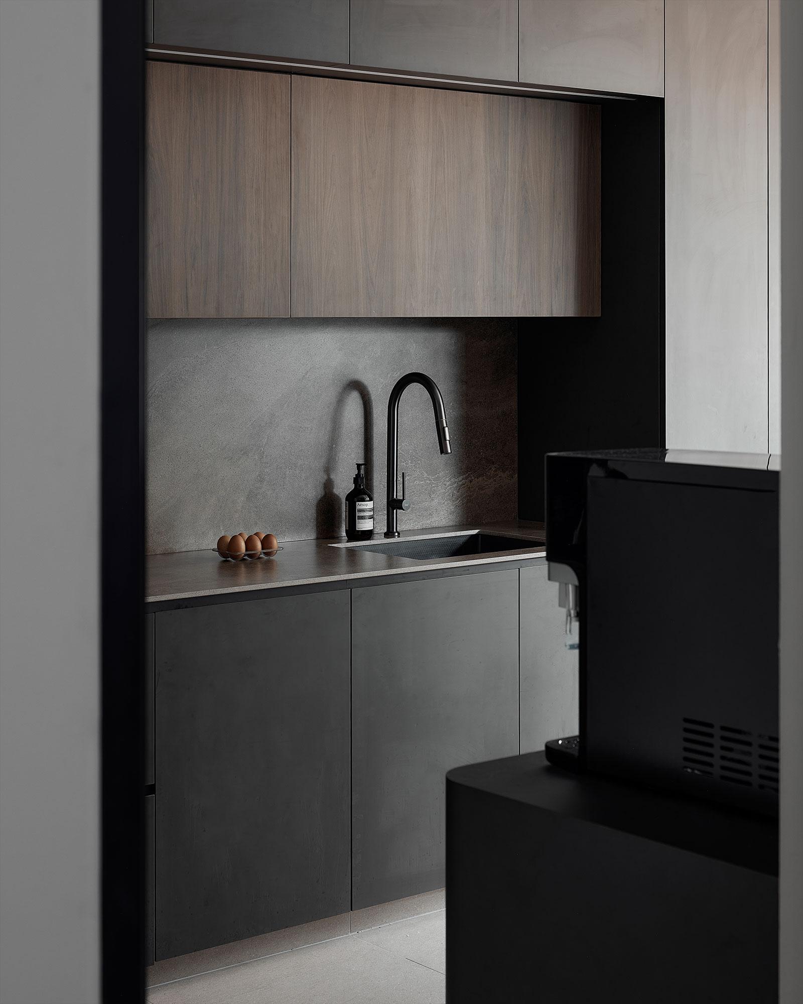 Contemporary Kitchen with Countertop and Homogeneous Tiles