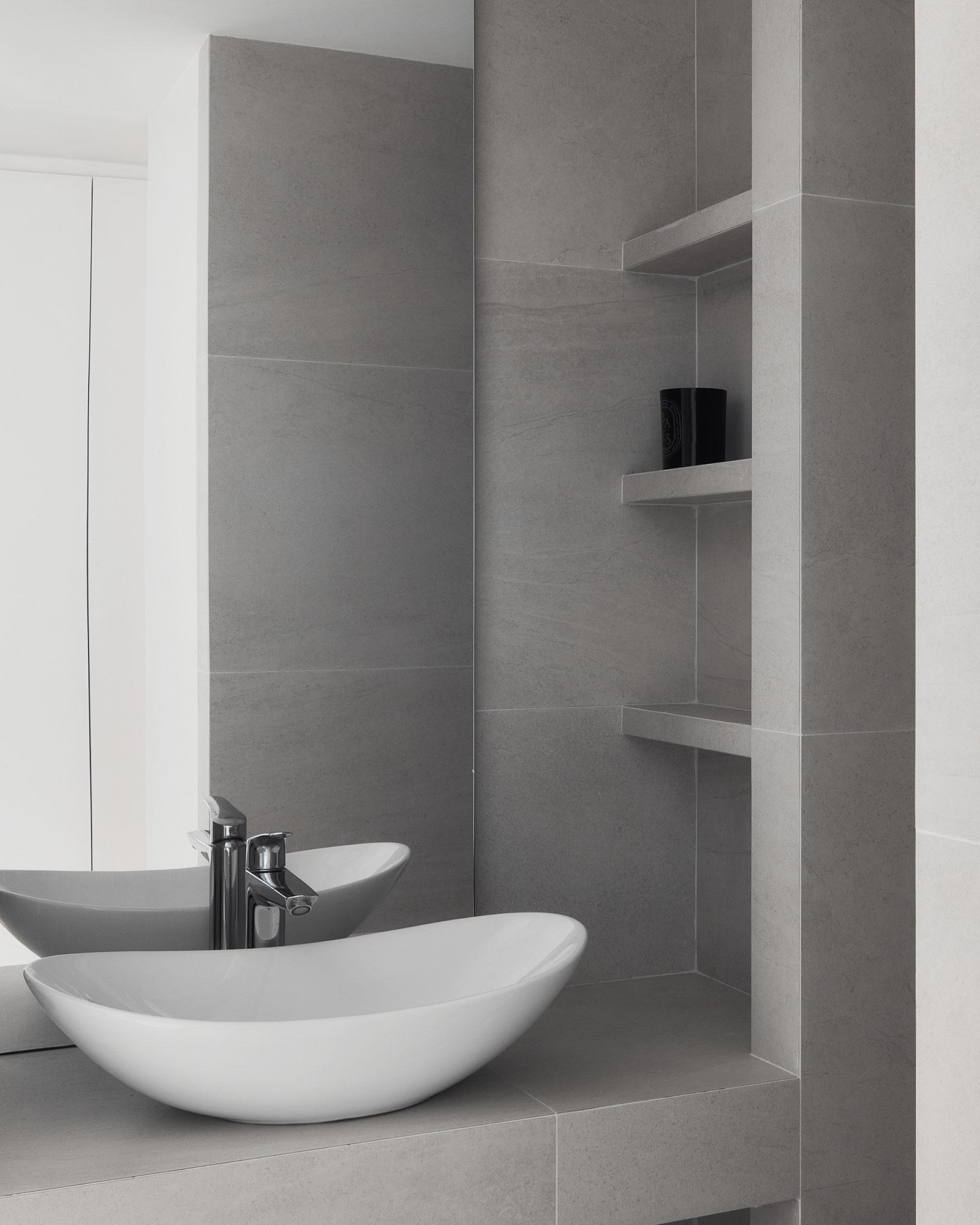 Contemporary Bathroom with Countertop and Homogeneous Tiles