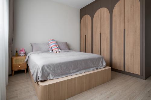 Contemporary Bedroom at bedok reservior