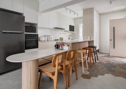 Contemporary Kitchen at bedok reservior
