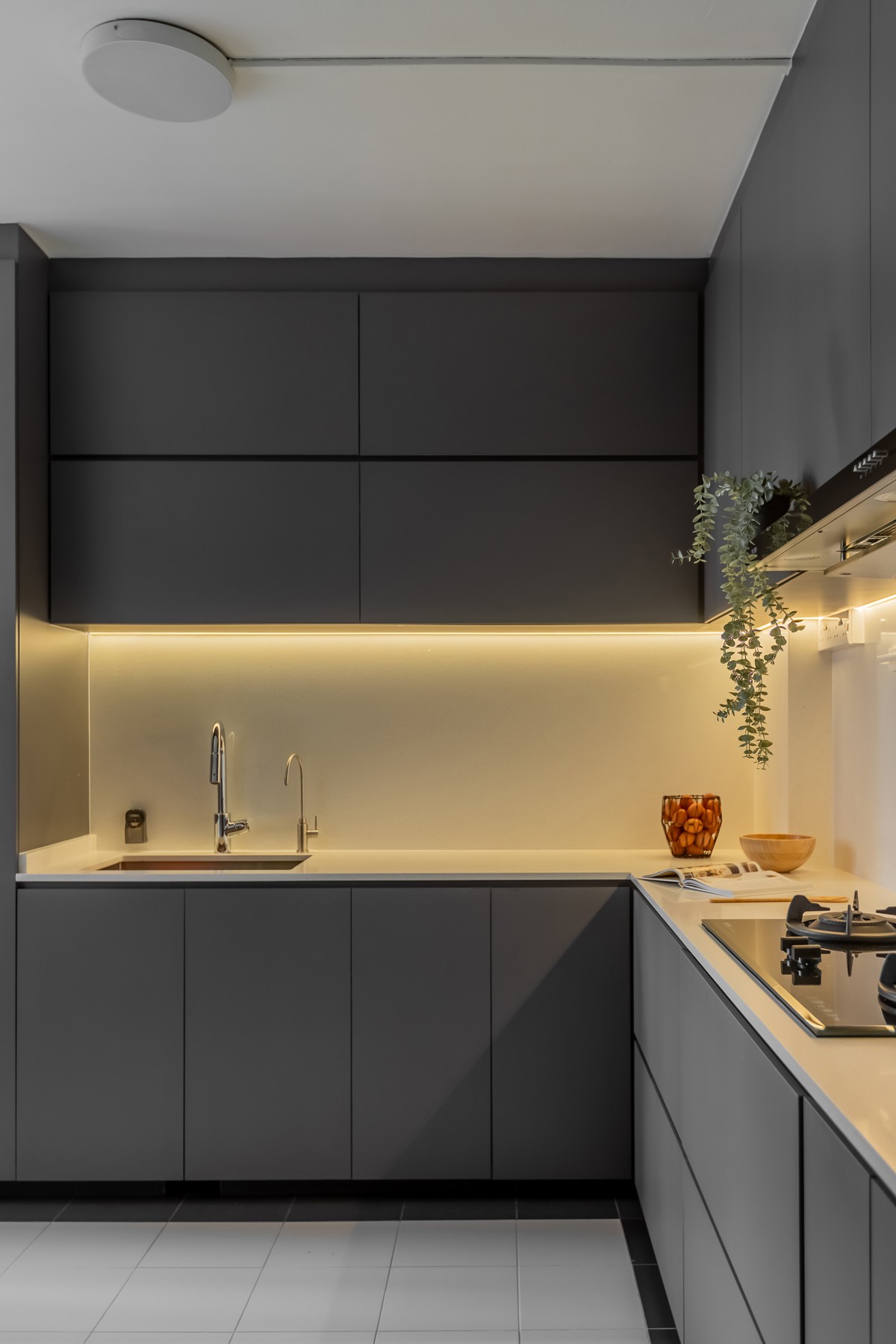 Contemporary Kitchen with Countertop and Homogeneous Tiles