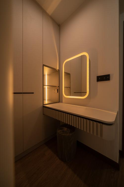 Modern Walk-in Wardrobe at Garden Vale @ Tengah